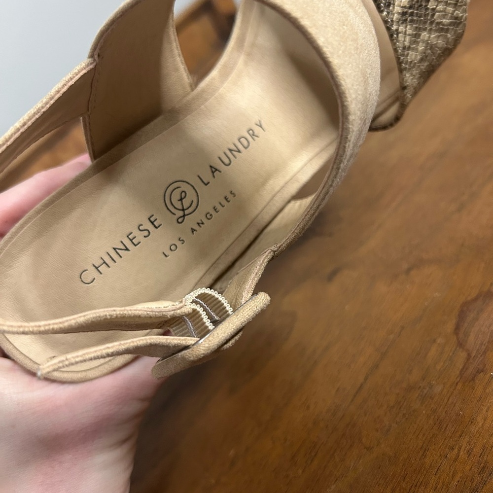 Chinese Laundry Tan Sandals - Picture 5 of 8